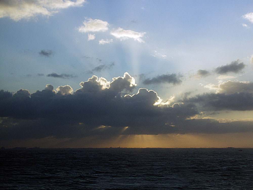 De vaste wal vanaf het wad